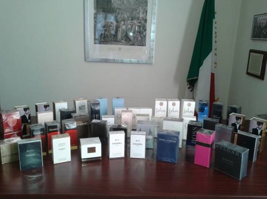 Profumi contraffatti sequestrati dalla Polizia municipale