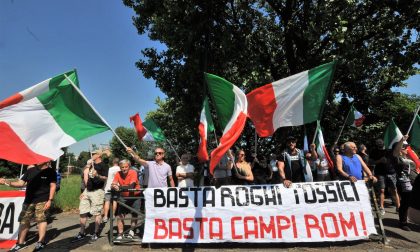 Fumi tossici al campo rom continuano le proteste