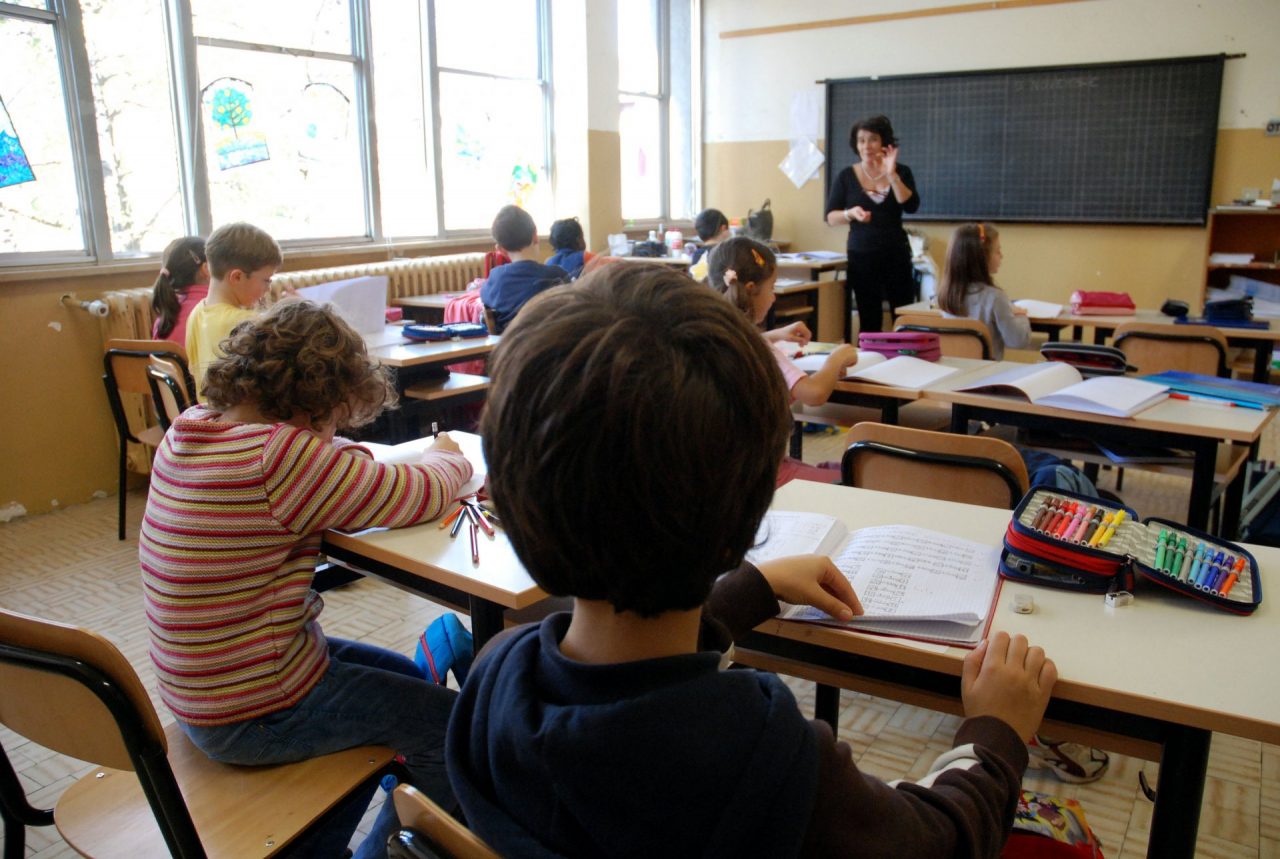Mancano iscritti ma la scuola della frazione resiste