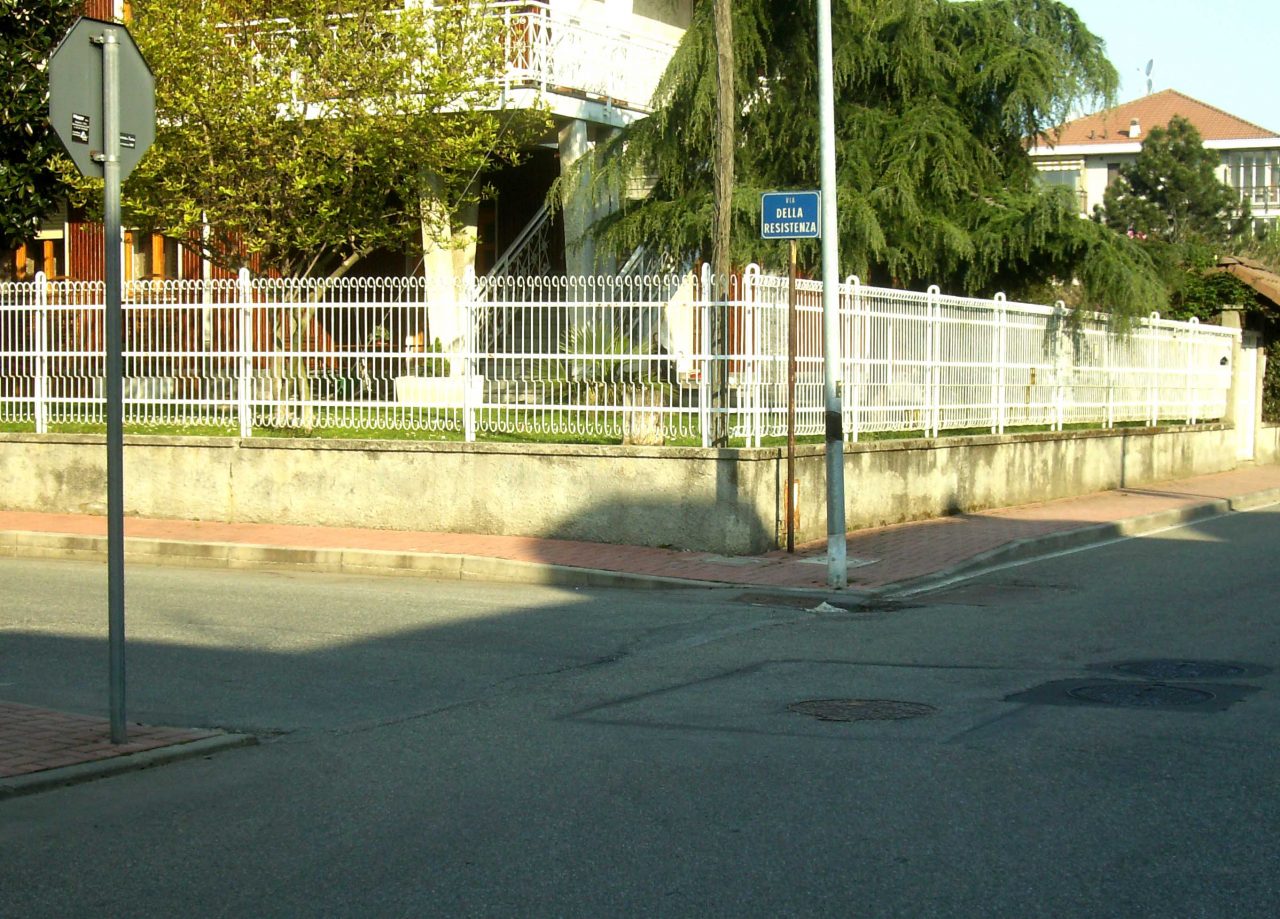 Caos parcheggi in via Di Nanni