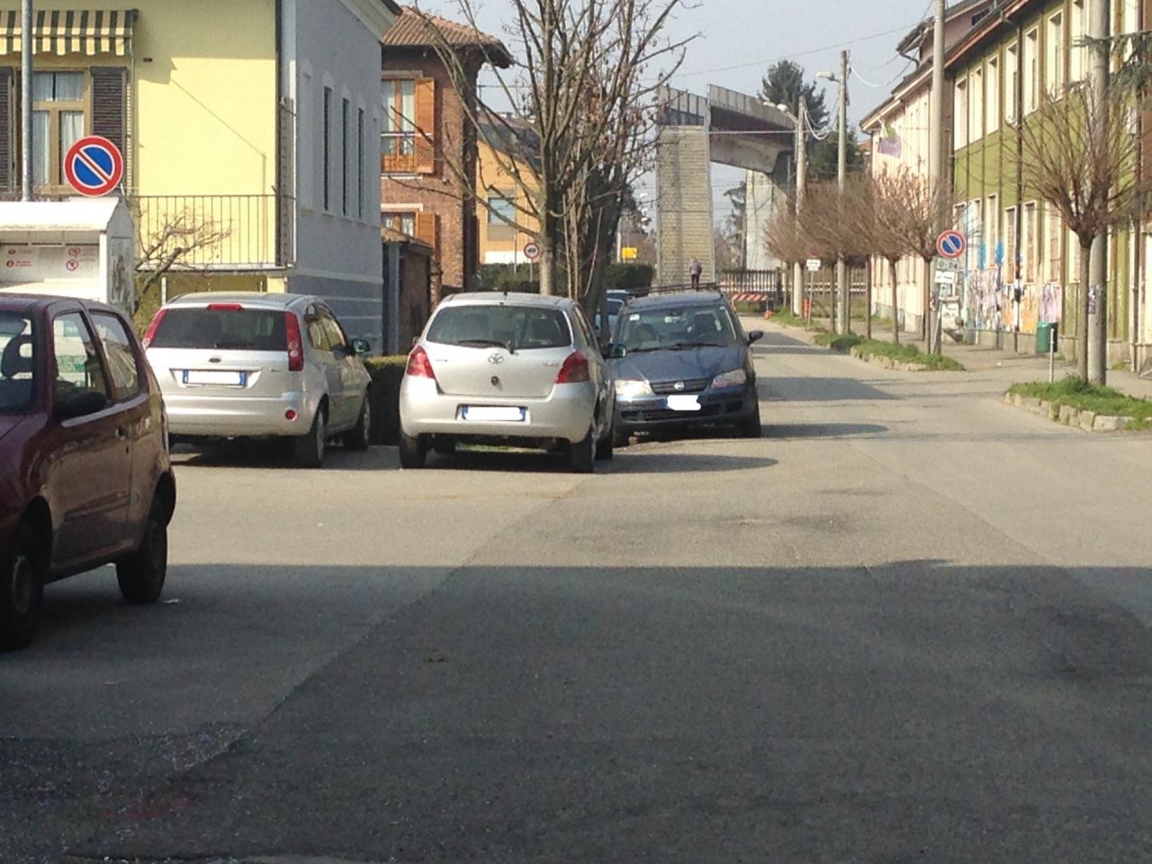 Forzano auto rubano regali natalizi e pandoro