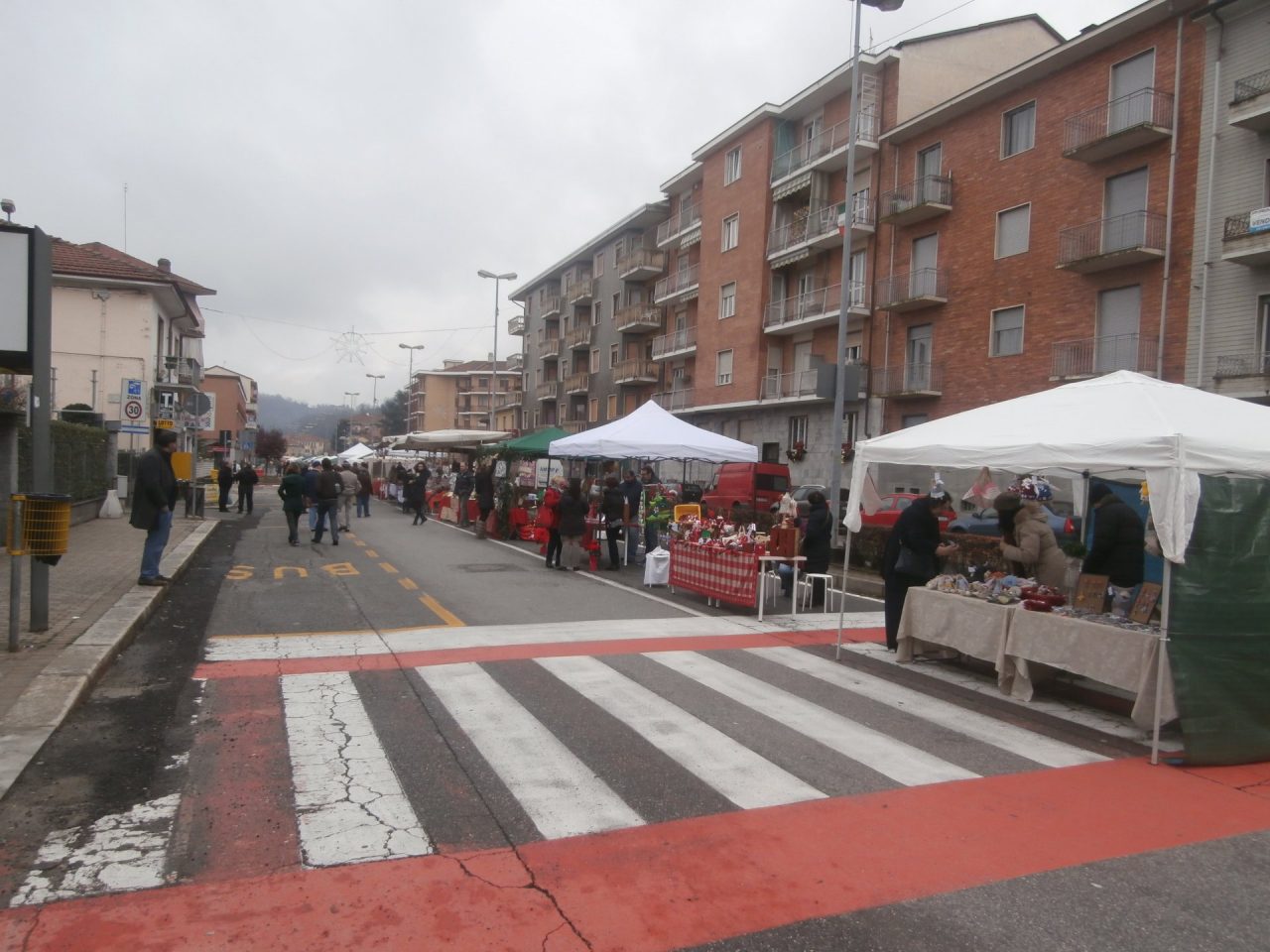 Mercatino Babbo Natale in piazza Europa