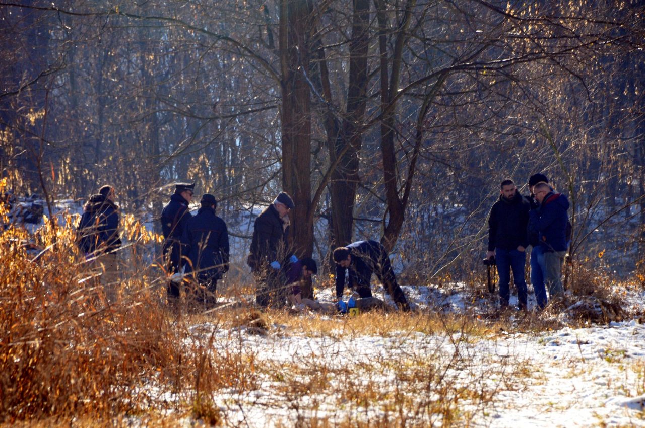 Cadavere Chivasso ritrovato nella neve è giallo