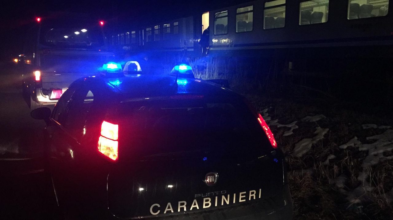 Persona travolta da un treno disagi per i viaggiatori VIDEO