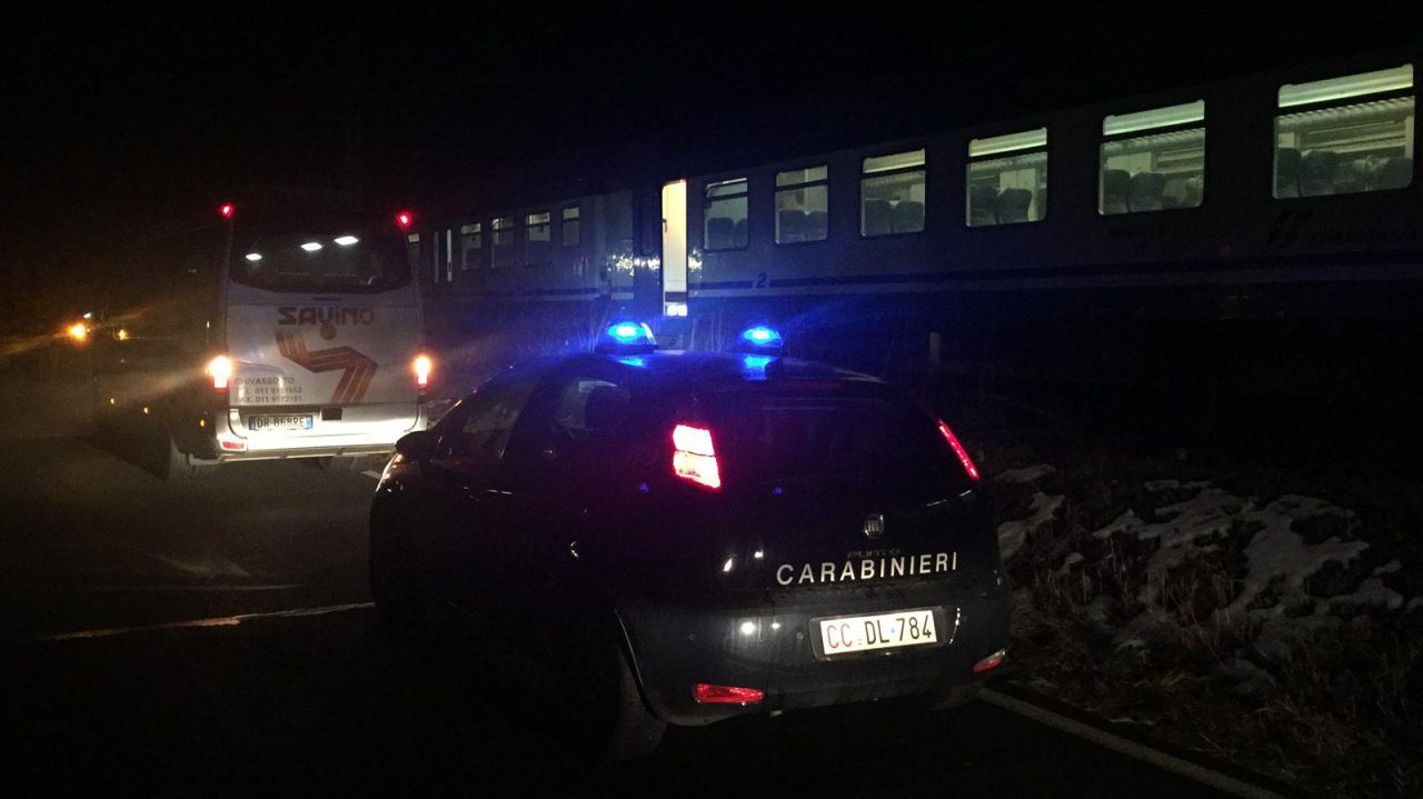 Ragazzo travolto da un treno sulla banchina della stazione