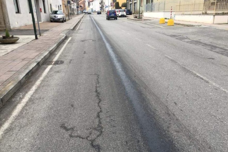 Attenzione automobilisti c’è olio sull’asfalto