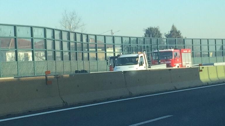 Incendio auto in autostrada IL VIDEO