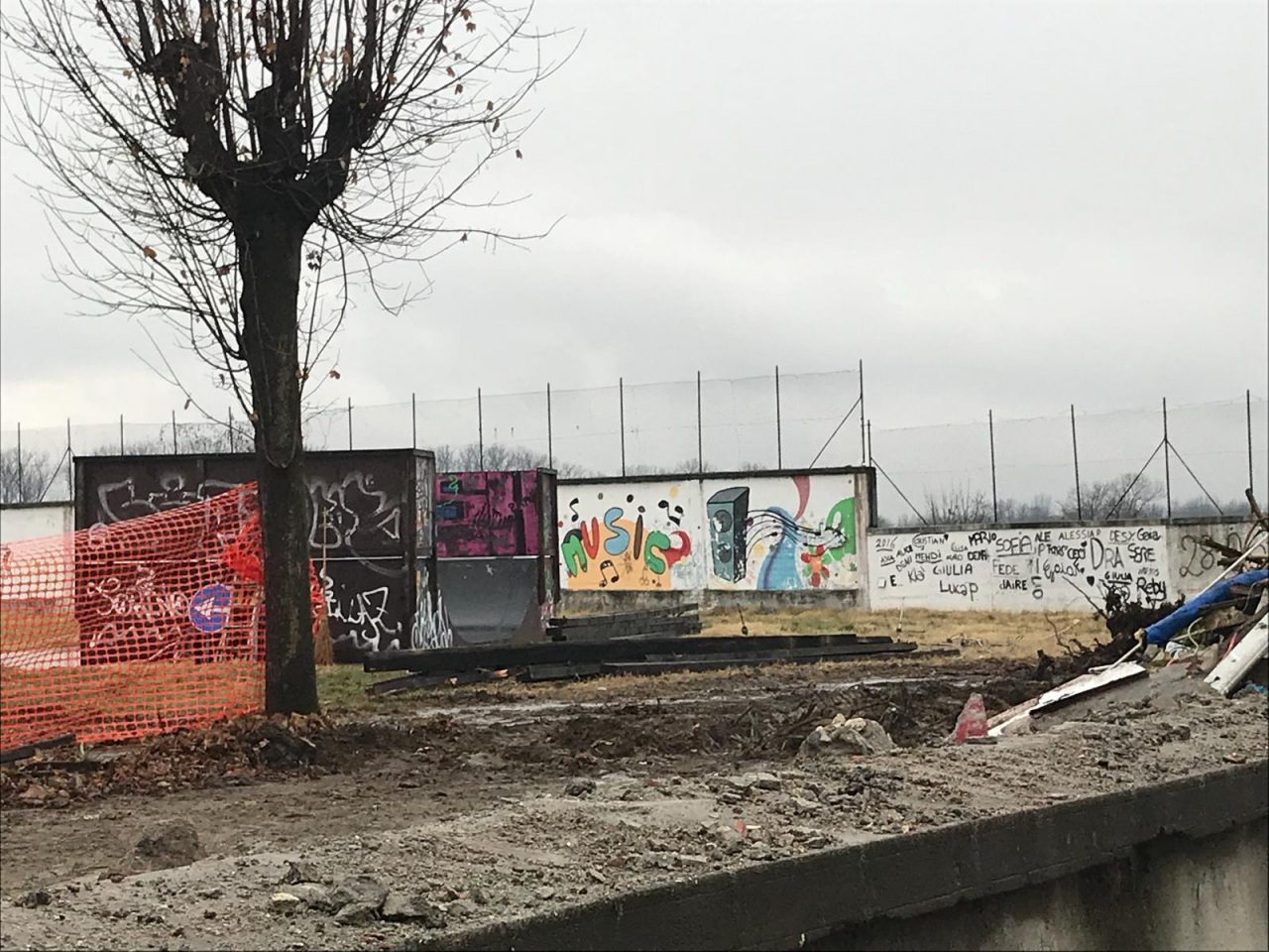 Demolizione campo Formica in corso IL VIDEO