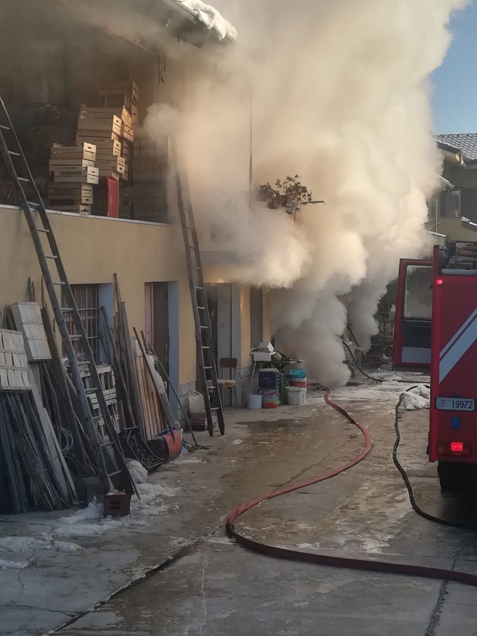 Incendio cantina a fuoco cascina IL VIDEO