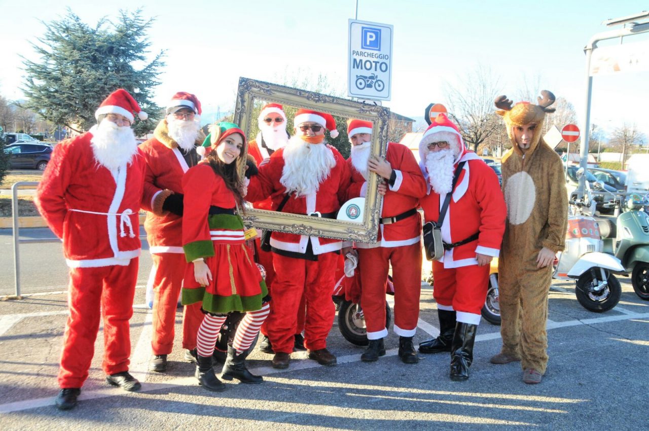 Babbo Natale arriva in Vespa