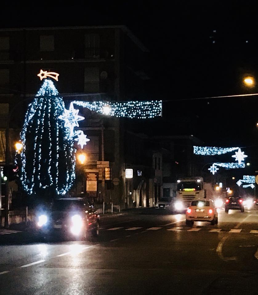 Led nelle scuole e Natale con le luminarie