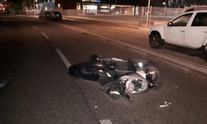 Schianto contro palo della luce morto motociclista