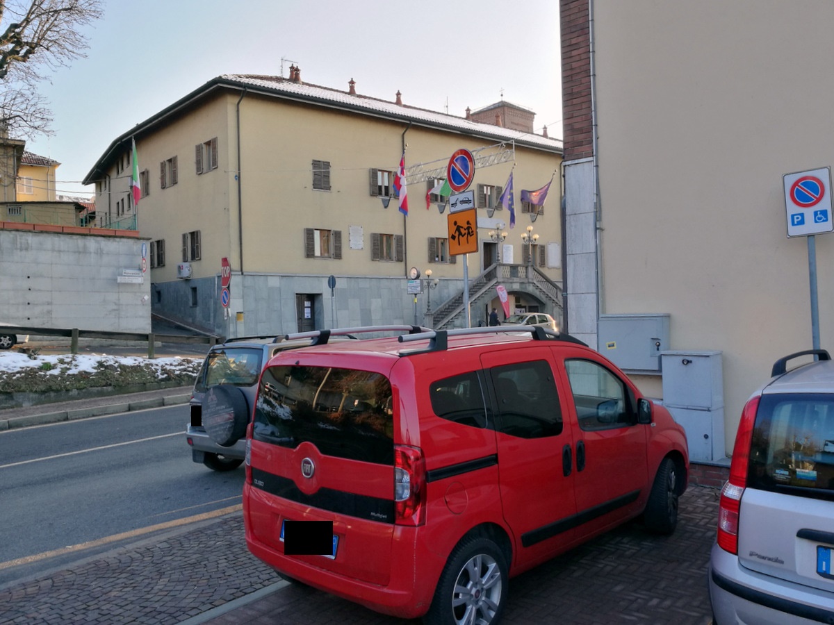 Disabili vietato parcheggiare in Comune