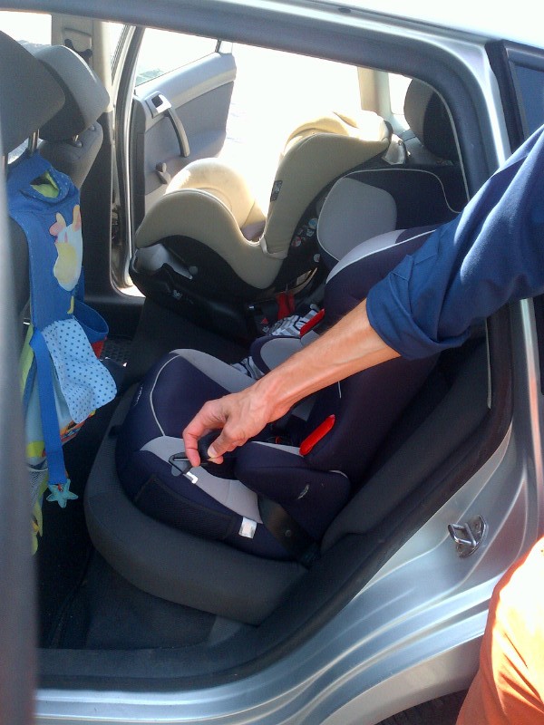 Bambini dimenticati in auto obbligo dei sensori antiabbandono