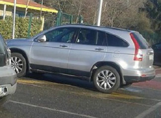 Disabili ignorati da automobilisti cafoni.