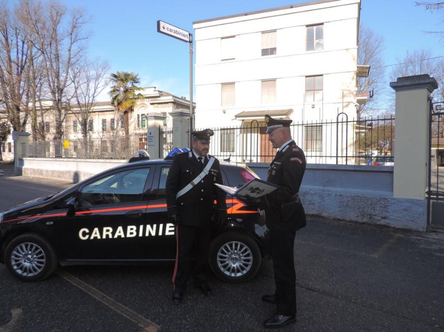 Truffano assicurazione con documenti falsi