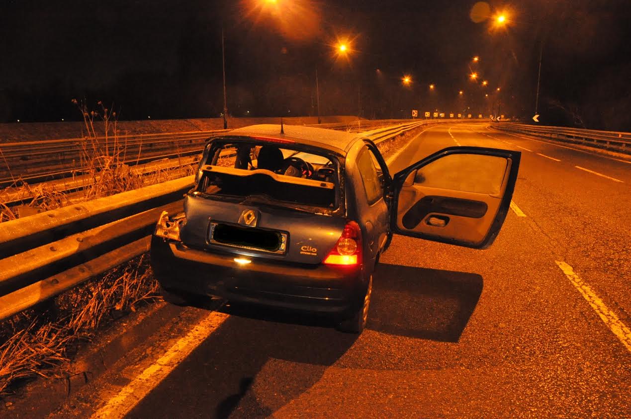 Incidente curva cento lire grave automobilista