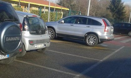 Disabili vietato parcheggiare fuori da scuola