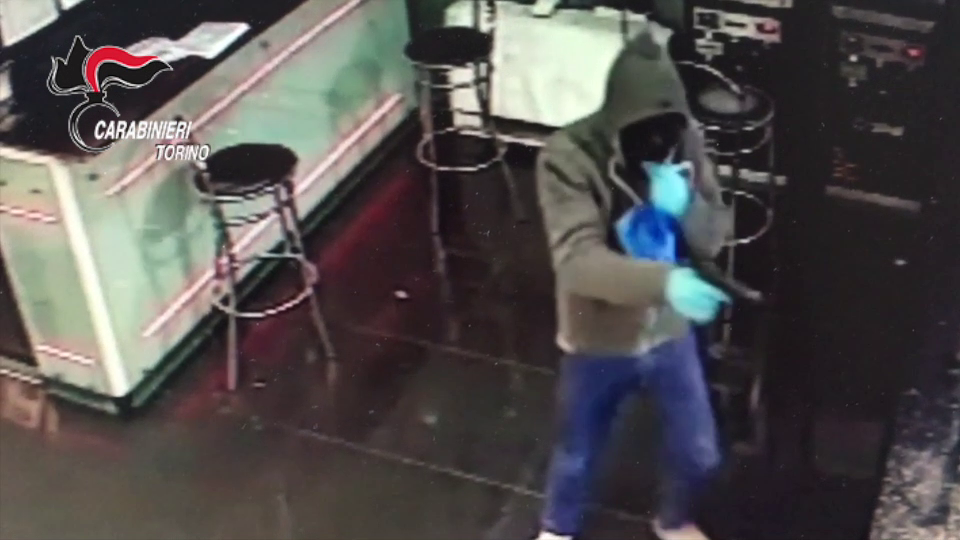 Mamma coraggio fa arrestare suo figlio IL VIDEO