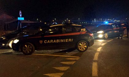 Auto bloccata dai carabinieri vicino all'autostrada