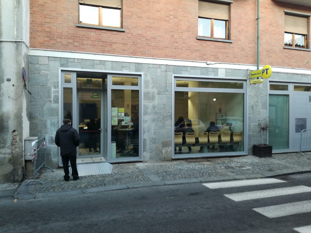 Ufficio postale riapre dopo lavori
