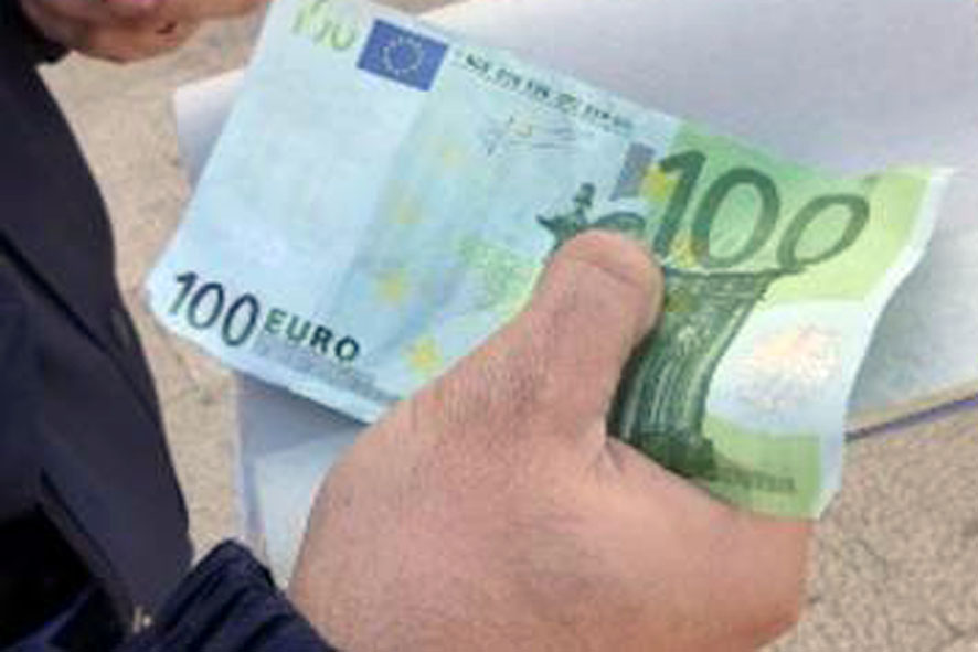 Caccia alla nonnina sprint che truffa i commercianti