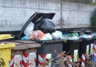 Salta la raccolta dei rifiuti: esplode la rabbia
