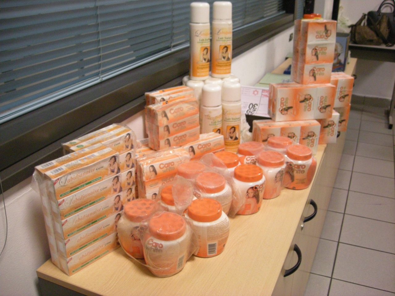 Cosmetici illegali sequestrati all’aeroporto