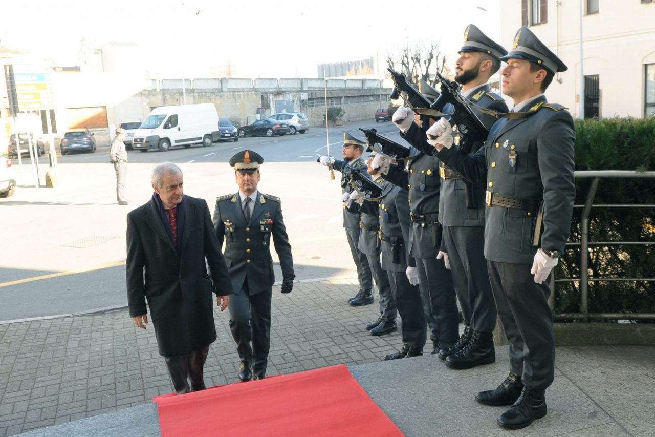 Prefetto visita la Guardia di Finanza