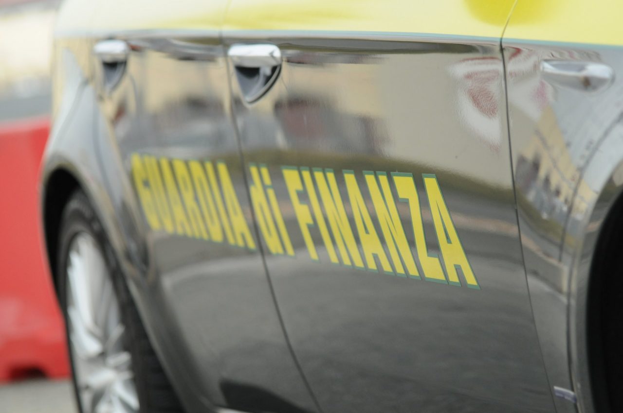 Auto di lusso con targhe straniere 90 mila euro di sanzioni IL VIDEO