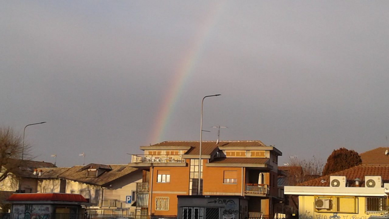 Arcobaleno tutti col naso all’insù