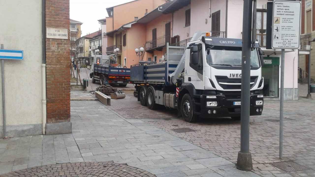 Lavori pubblici in centro dopo la voragine