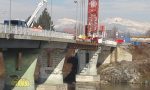 Ponte sul Po piazzato il primo modulo LE FOTO