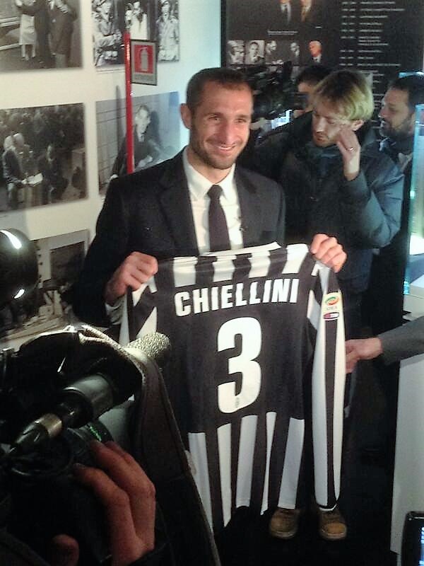 Giorgio Chiellini dona parte di stipendio in beneficenza