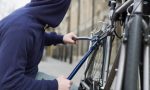 Gli regalano la bici per i suoi tredici anni: ladri gliela rubano