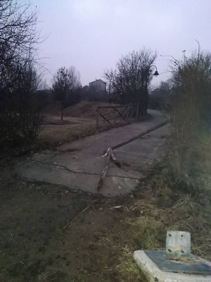 Atti vandalici al parco condanna unanime
