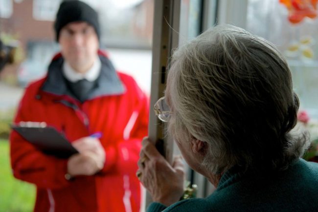Finti tecnici dell’acquedotto tentano un colpo in casa