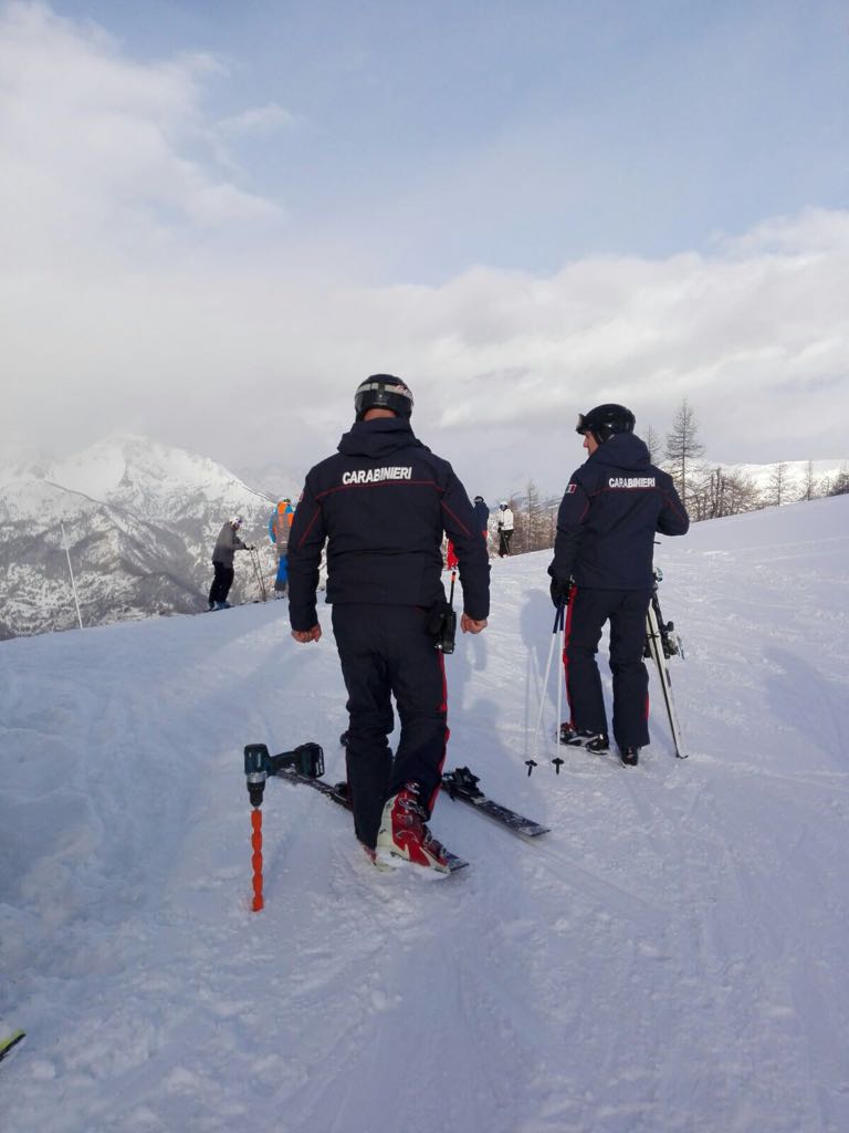 Guidavano ubriachi quattro turisti denunciati