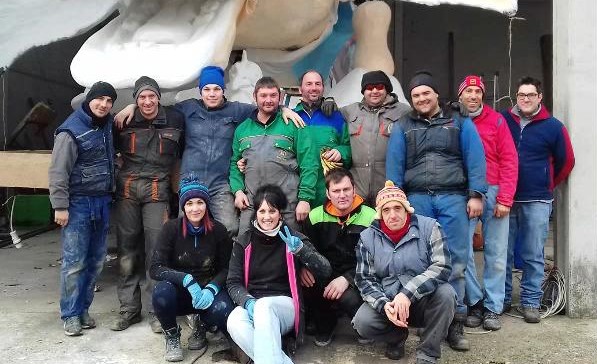 Carro di Carnevale denuncia sociale