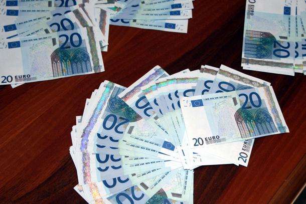 Allarme truffe spacciano 20 euro falsi