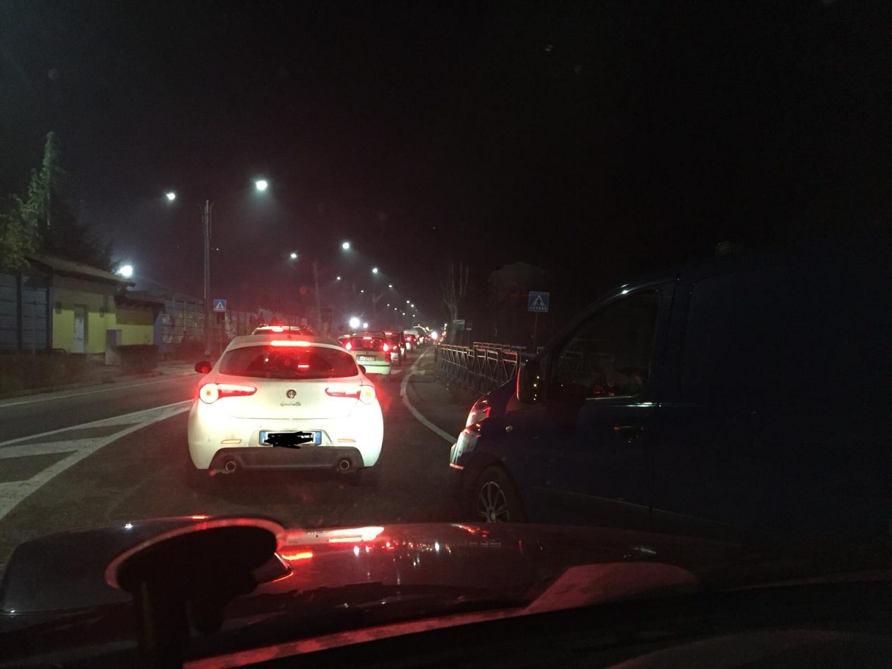 Ponte sul Po traffico in tilt