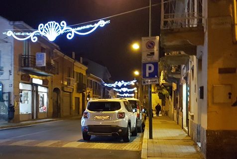Luci di Natale ancora accese