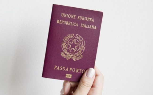 Passaporti, «Le prenotazioni vanno raccolte in Comune»