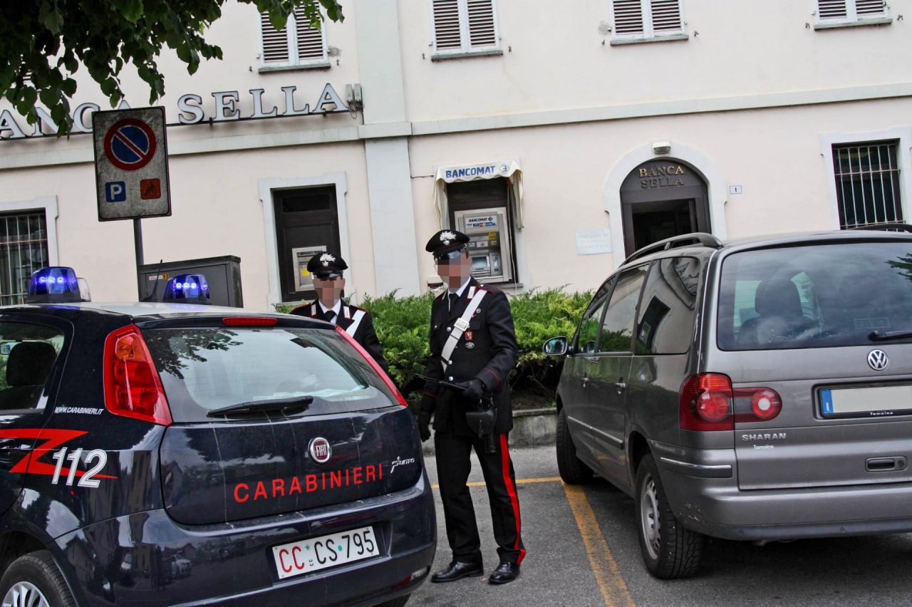 Rapina record 90 mila euro di bottino caccia ai banditi
