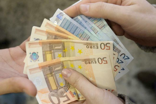 Truffa assicurazione inventandosi 13 incidenti