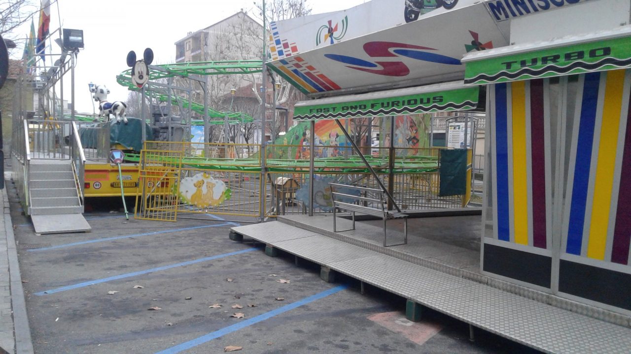 Caos parcheggi in centro arrivano le giostre