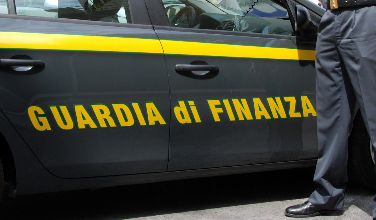 Copiava marchi famosi condannato fornitore di abbigliamento