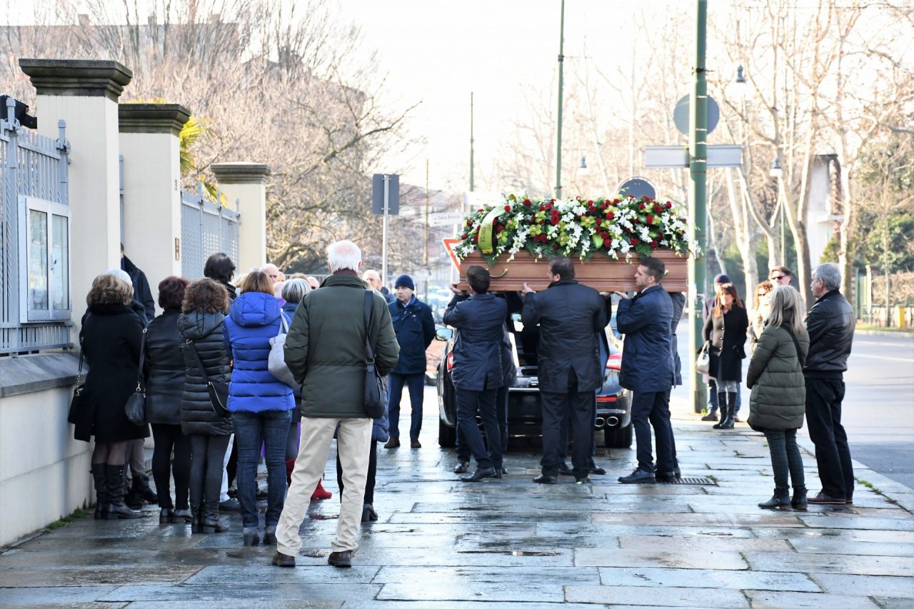 Donna investita e uccisa da un camion i funerali della vittima