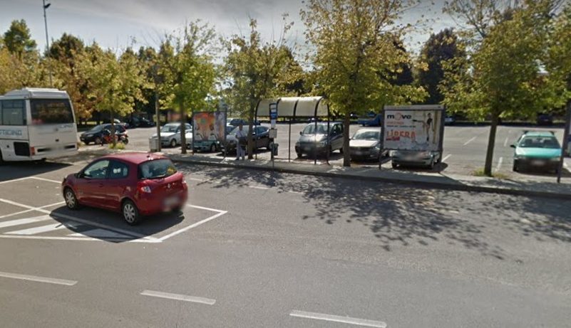 Parcheggio selvaggio davanti scuola 50 multe