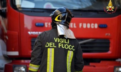 Auto brucia in tangenziale salvo il conducente